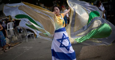 Hostages expected to be freed from Gaza 'in a few hours', says Israel