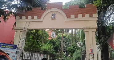 DU removes Osman Hadi’s name from Mujib Hall gate