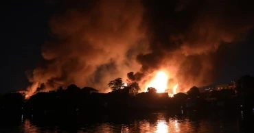 Fire ravages Korail slum, leaving dwellers devastated amid water crisis