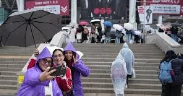 Thousands cheer as BTS launches global tour in South Korea