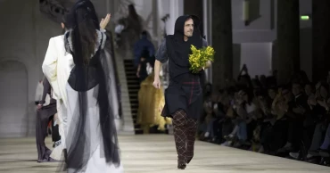 Andreas Kronthaler honors Westwood with a theatrical, rule-breaking vision at Paris Fashion Week