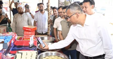 BB Governor visits Nila Market to promote 'Bangla QR', pays via QR code