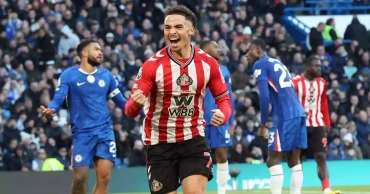 Sunderland stun Chelsea with stoppage time winner to go second in EPL
