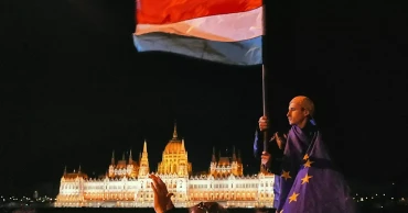 EU officials meet in Hungary to unlock €17bn funds ahead of new govt