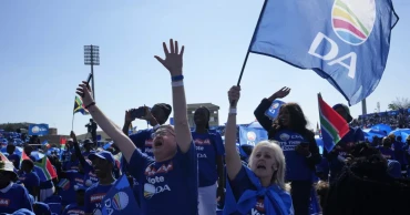 South Africa's new government brings Black and white together. It's also reviving racial tensions