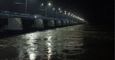Teesta water level close to breaching danger mark in Lalmonirhat; short-term flooding feared