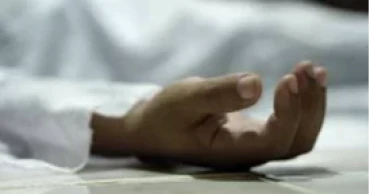 Unidentified man dies as train hits him at Moghbazar level crossing