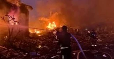 Russia hits Kyiv amid US push for peace