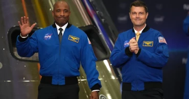 Artemis II commander and pilot retire as active NASA astronauts