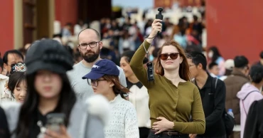 Foreign bloggers highlight China's strong sense of safety in everyday life