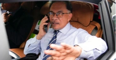 Reformist leader Anwar close to becoming Malaysia's next PM