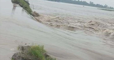 Breached embankments inundate villages, fish enclosures, crop fields in Khulna