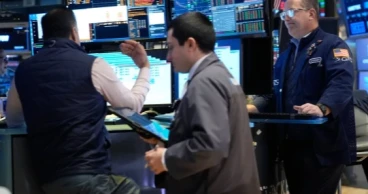 US stocks fall again, global markets steady as oil prices ease