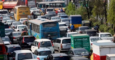 Road blockades cause severe traffic congestion in Dhaka