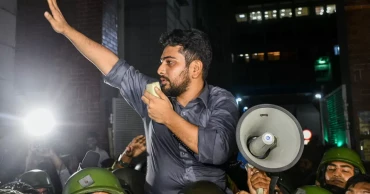 Several injured as DU students and Ansar members clash at Secretariat