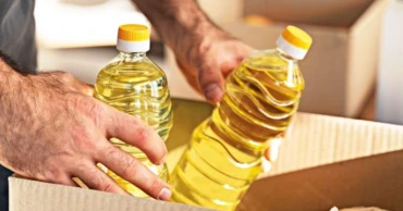 No plan to raise edible oil prices immediately: Commerce Minister