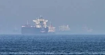 Iran warns sanctions enforcers over Hormuz transit