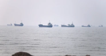 US launches fresh strikes on Iran, revokes oil sales permit after three ships attacked in Strait of Hormuz