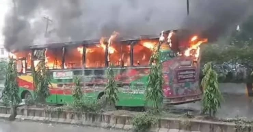 Man killed as bus hits auto-rickshaw in Narayanganj