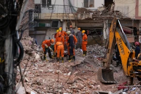 Death toll rises to 6 as rescuers search collapsed New Delhi building
