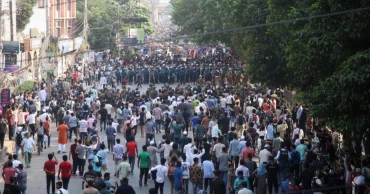 Hasina verdict: Security forces in tense standoff with group looking to storm Dhanmandi 32