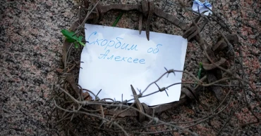 The body of Russian opposition leader Alexei Navalny has been handed over to his mother, aide says