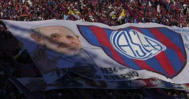 Argentina's San Lorenzo club pays tribute to Pope Francis during match