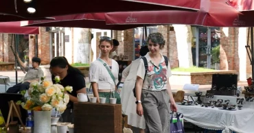 From waste to wonder: Jingdezhen recycles broken porcelain