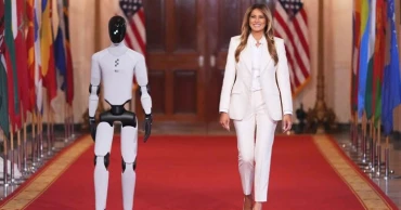 Melania Trump shares spotlight with humanoid robot at White House tech event