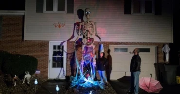 Giant skeleton becomes a popular American Halloween decoration