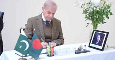 Pakistan PM signs condolence book following Khaleda’s death