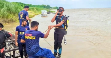 Father, son go missing as boat capsizes in Padma River in Rajshahi