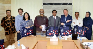 US delegation discusses enhanced academic collaboration with DU VC