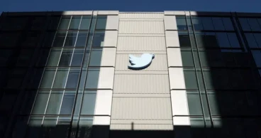 Musk polls Twitter users about whether he should step down