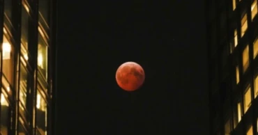 Watch the moon turn red during a total lunar eclipse tonight