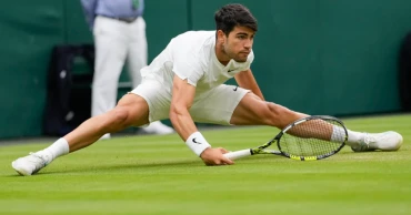 Carlos Alcaraz faces Daniil Medvedev, and Novak Djokovic plays Lorenzo Musetti in Wimbledon's semis