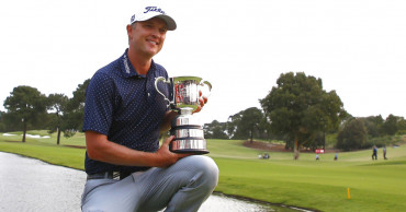 Matt Jones wins second Australian Open title by 1 stroke
