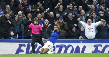 Everton beats Chelsea 3-1 as Ferguson takes temporary charge