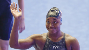 Manuel wins 2nd straight world title in women's 100 free