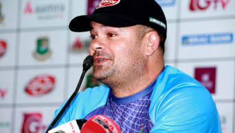 Langeveldt for bowling in right areas