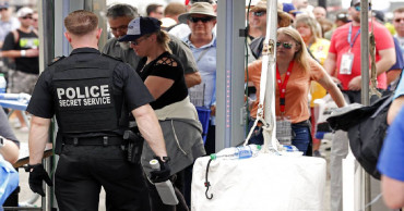 Trump fans wait in long lines to see president, Daytona 500