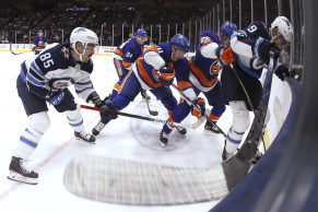 Greiss makes 35 saves, Islanders beat Jets 4-1