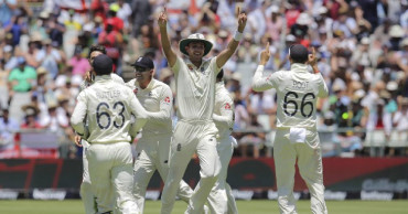 England back in series with South Africa 215-8, 54 behind