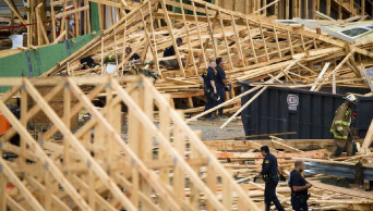1 killed, 5 hurt when unfinished Dallas town house collapses