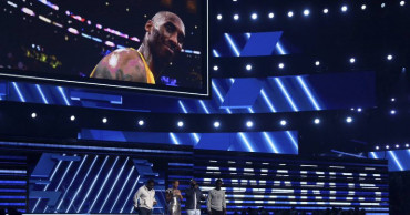 Grammy Awards honor Kobe Bryant with touching performance