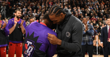 Kawhi Leonard cheered in Toronto as he receives title ring