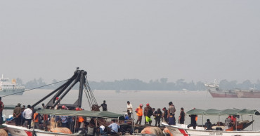 Boat capsizes in Pashur; one dead