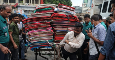 Hawkers protest DSCC eviction drive in Gulistan