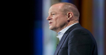 Gap CEO Art Peck steps down amid slumping sales, stock price