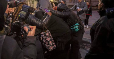 As Epstein died, guards allegedly shopped online and slept